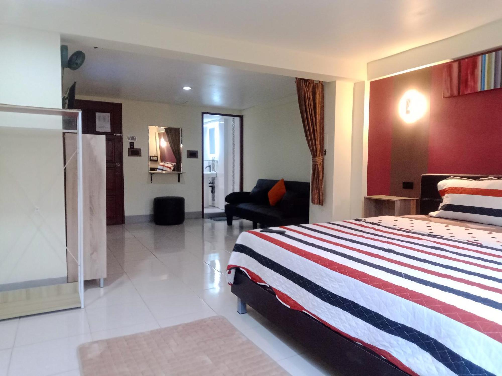 Living Room Guesthouse & Cafe Bar Karon Екстериор снимка
